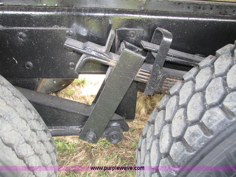 image for item H4574 1994 International 4900 grain truck