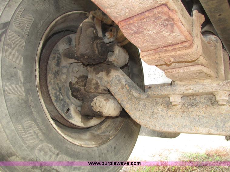 image for item H4574 1994 International 4900 grain truck