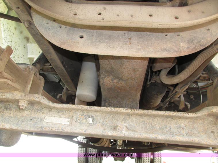 image for item H4574 1994 International 4900 grain truck