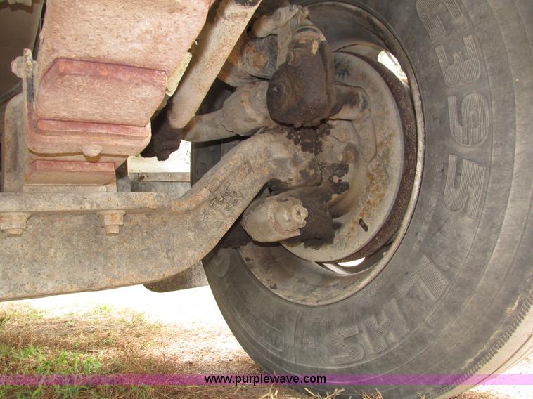 image for item H4574 1994 International 4900 grain truck