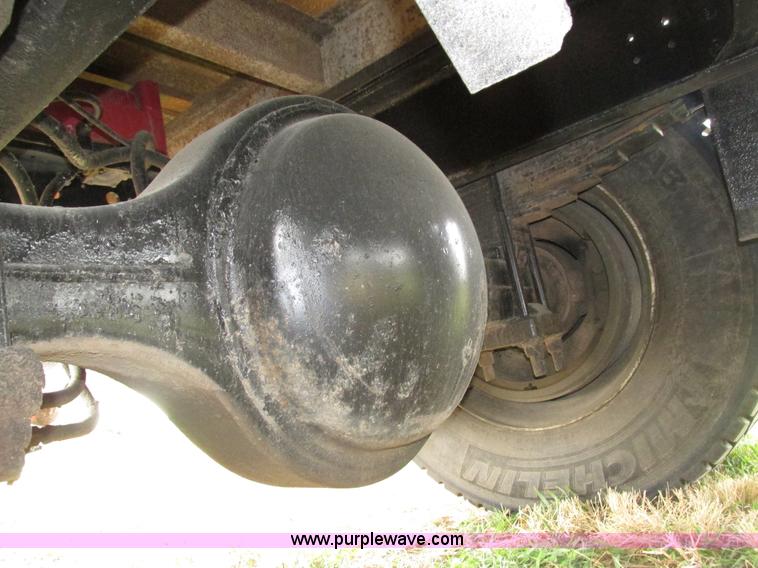 image for item H4574 1994 International 4900 grain truck