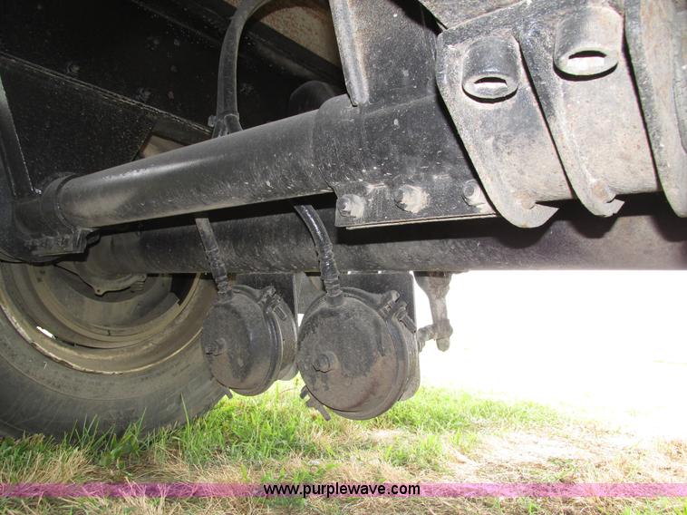 image for item H4574 1994 International 4900 grain truck