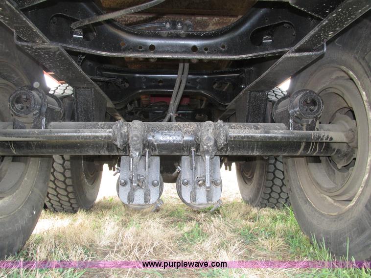 image for item H4574 1994 International 4900 grain truck