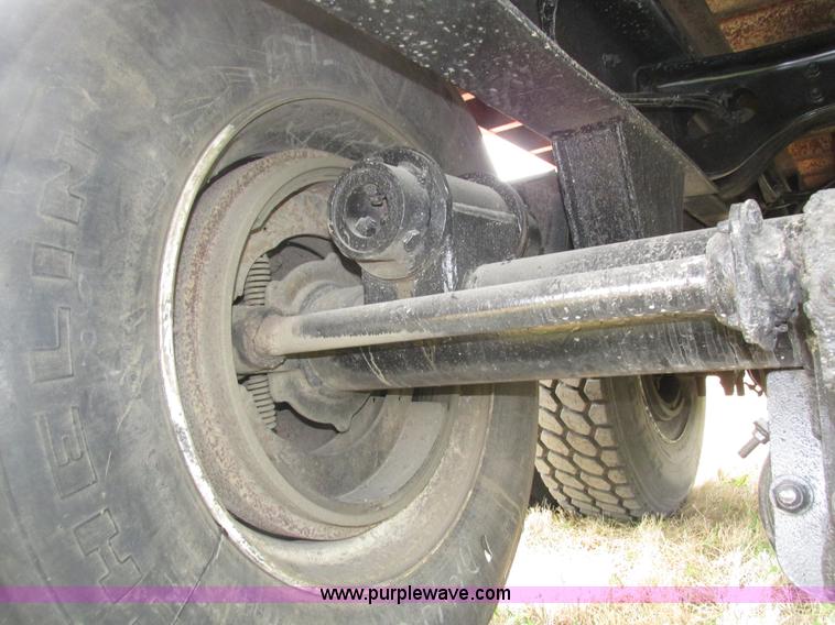 image for item H4574 1994 International 4900 grain truck