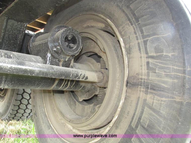 image for item H4574 1994 International 4900 grain truck