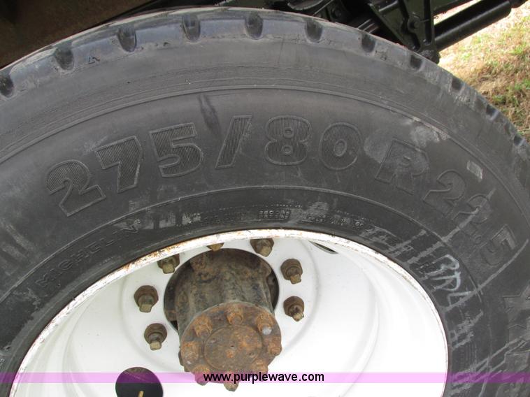 image for item H4574 1994 International 4900 grain truck