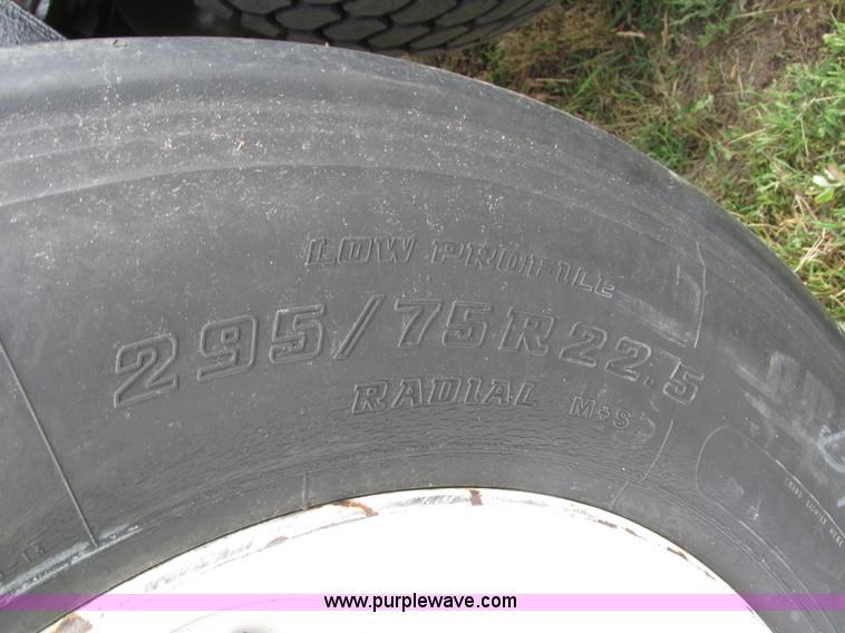 image for item H4574 1994 International 4900 grain truck