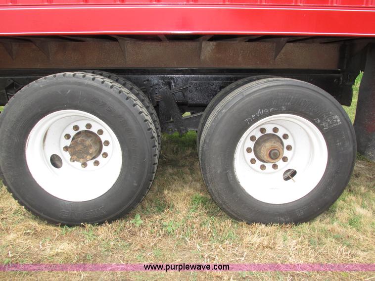 image for item H4574 1994 International 4900 grain truck