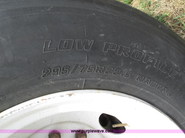 image for item H4574 1994 International 4900 grain truck