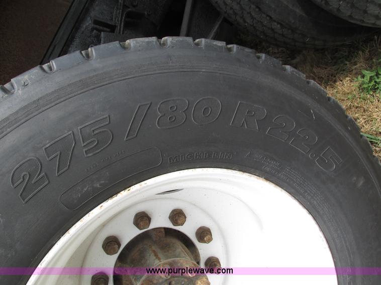 image for item H4574 1994 International 4900 grain truck