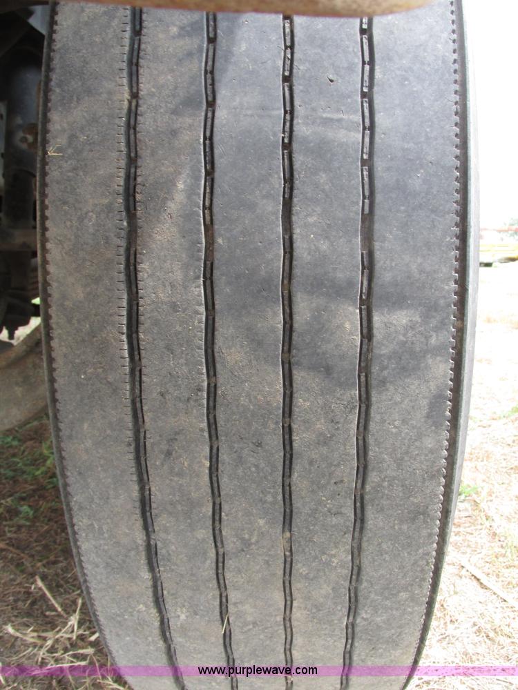 image for item H4574 1994 International 4900 grain truck