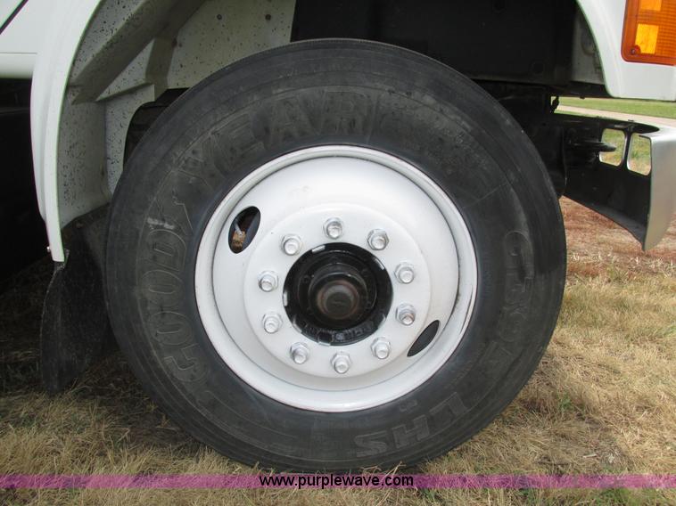 image for item H4574 1994 International 4900 grain truck