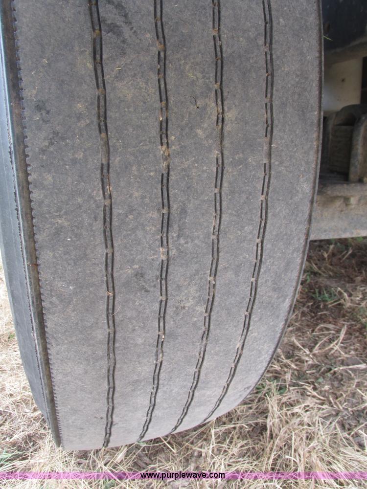 image for item H4574 1994 International 4900 grain truck