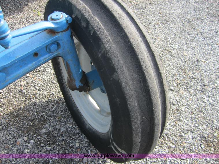 image for item I2114 1968 Ford 3000 tractor