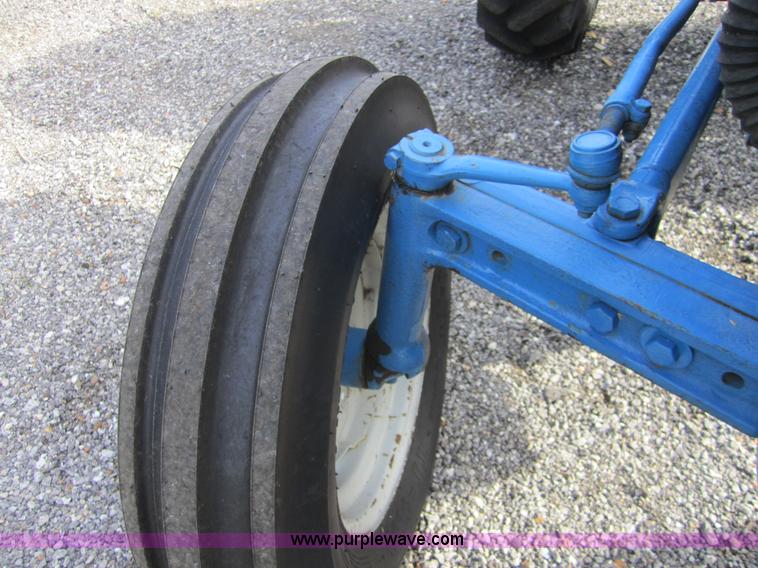 image for item I2114 1968 Ford 3000 tractor