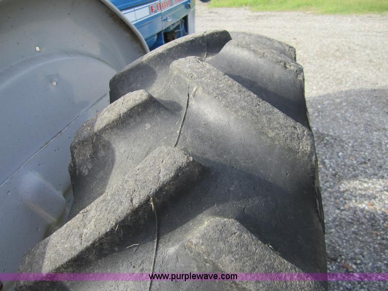 image for item I2114 1968 Ford 3000 tractor