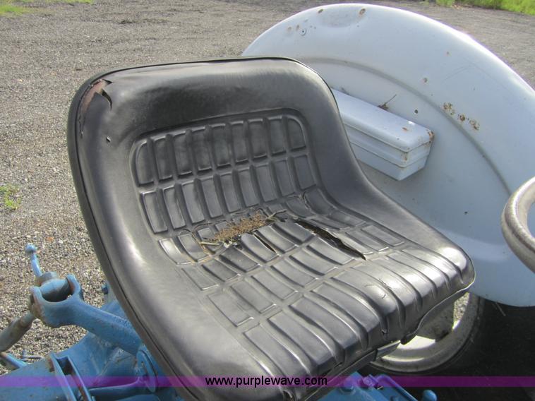 image for item I2114 1968 Ford 3000 tractor