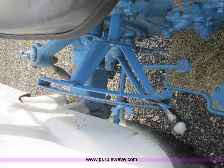image for item I2114 1968 Ford 3000 tractor
