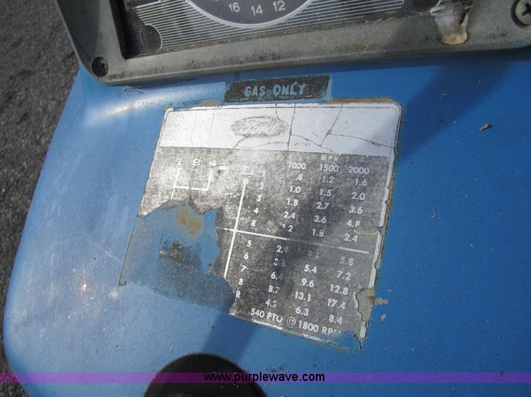 image for item I2114 1968 Ford 3000 tractor