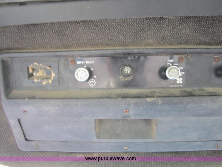 image for item I2115 1988 Ford 6610 Series II tractor