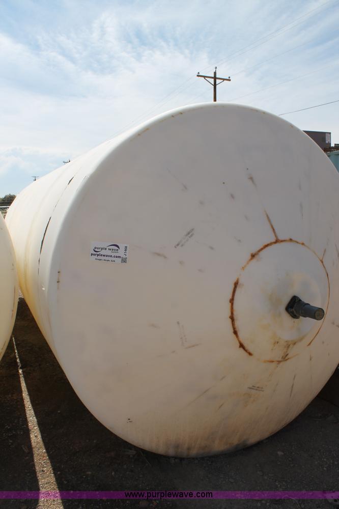 image for item J1468 6,200 gallon poly fertilizer tank