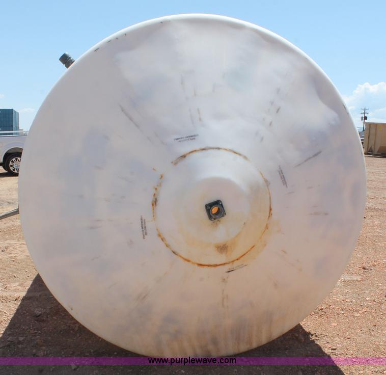 image for item J1490 6,200 gallon poly fertilizer tank