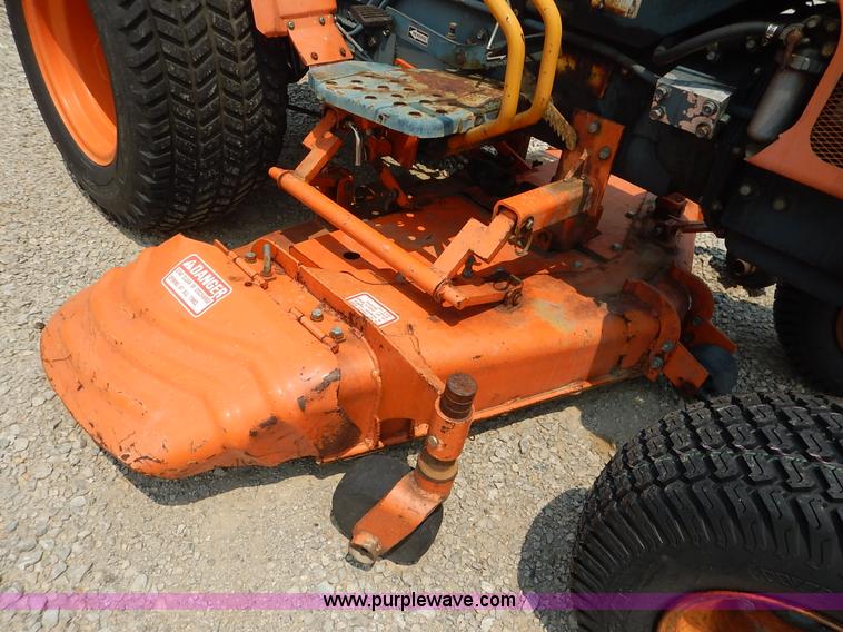 image for item J3795 1985 Kubota B6100 tractor