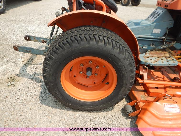 image for item J3795 1985 Kubota B6100 tractor