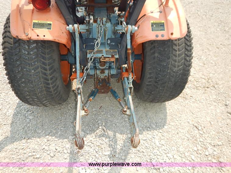 image for item J3795 1985 Kubota B6100 tractor
