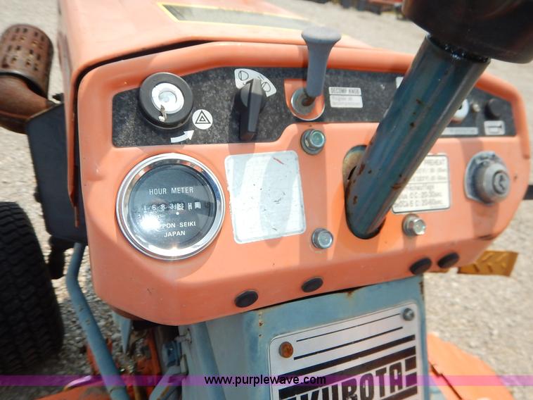 image for item J3795 1985 Kubota B6100 tractor