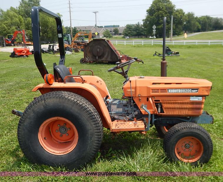 image for item J3811 1985 Kubota B8200 tractor