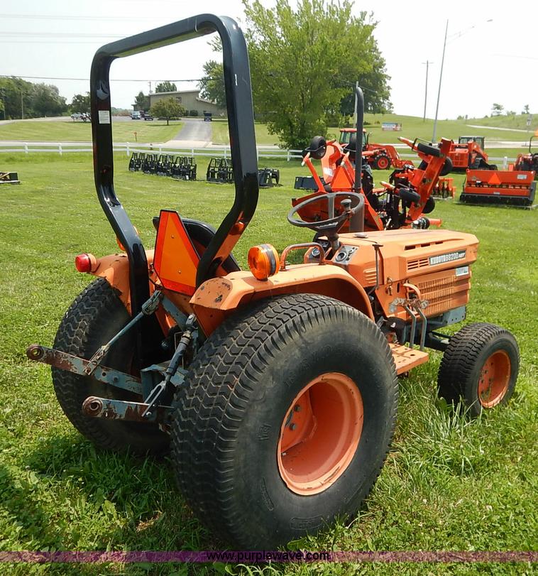 image for item J3811 1985 Kubota B8200 tractor