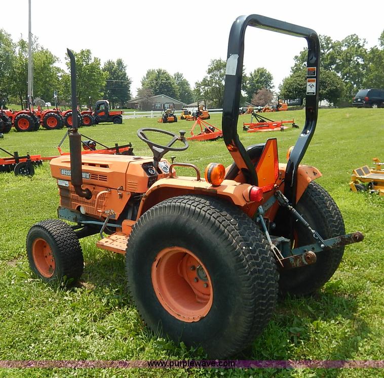 image for item J3811 1985 Kubota B8200 tractor