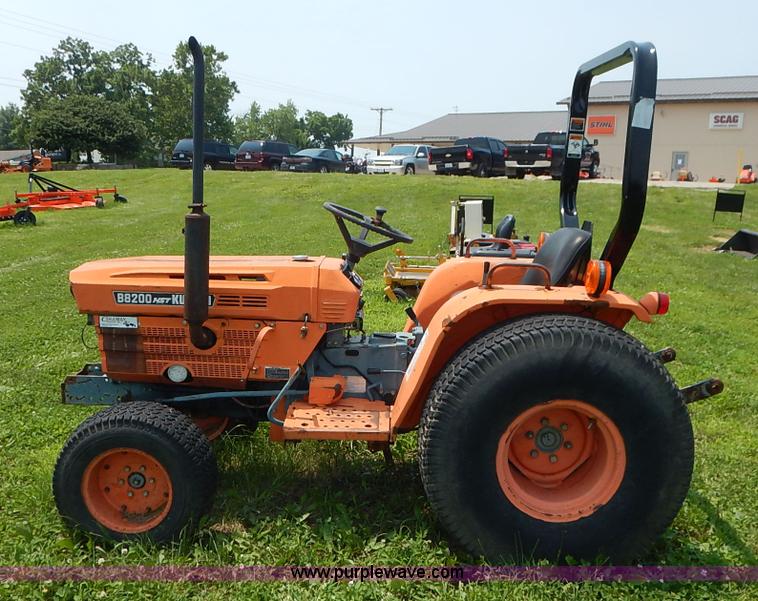 image for item J3811 1985 Kubota B8200 tractor