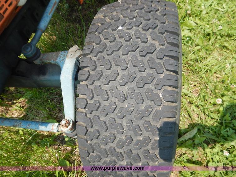 image for item J3811 1985 Kubota B8200 tractor