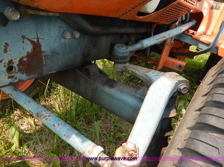 image for item J3811 1985 Kubota B8200 tractor