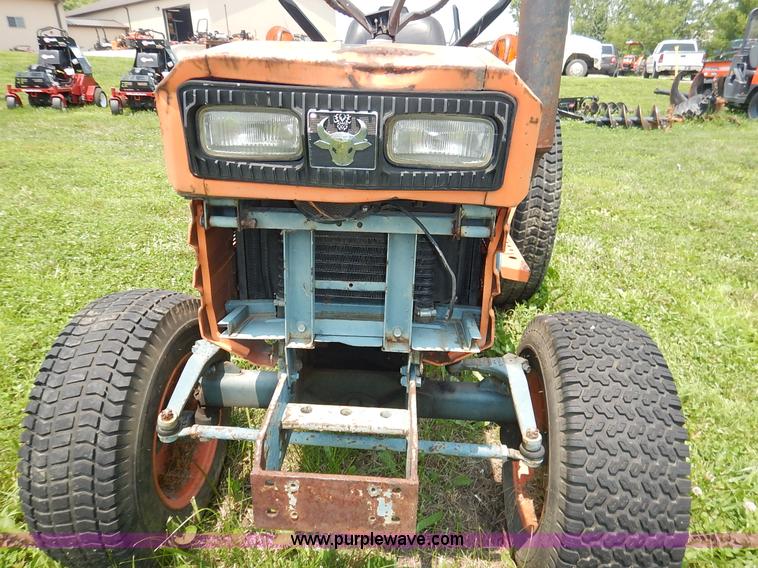 image for item J3811 1985 Kubota B8200 tractor