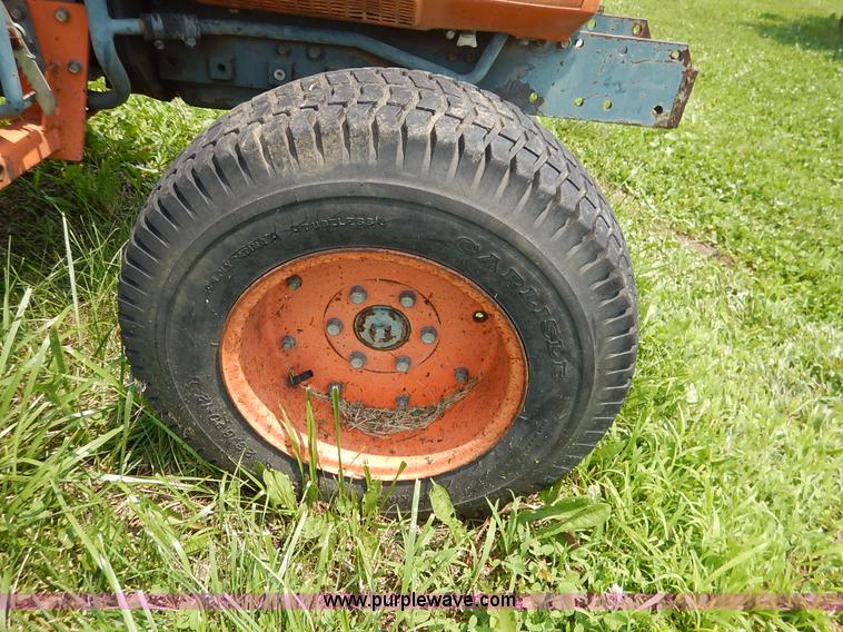 image for item J3811 1985 Kubota B8200 tractor