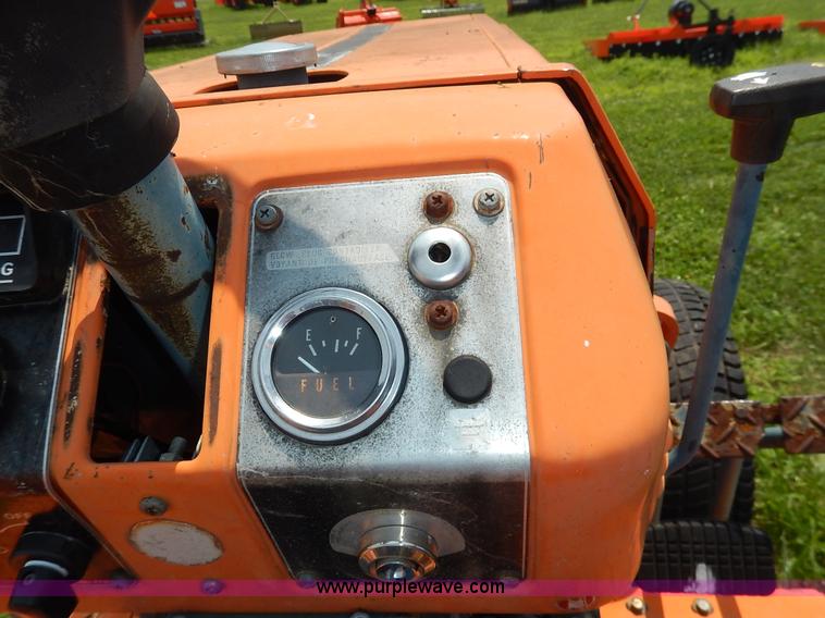image for item J3811 1985 Kubota B8200 tractor