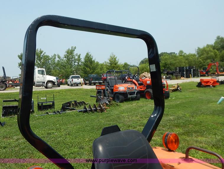 image for item J3811 1985 Kubota B8200 tractor