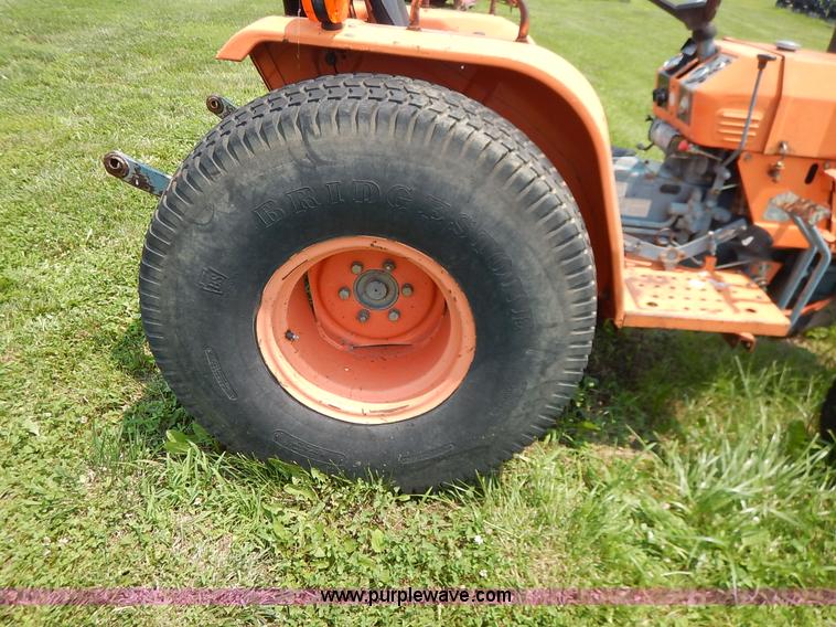 image for item J3811 1985 Kubota B8200 tractor