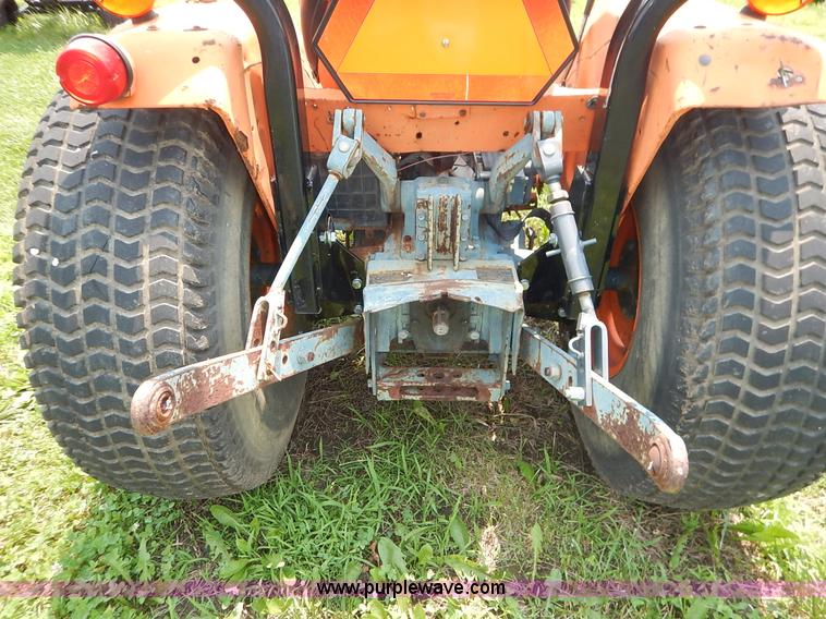 image for item J3811 1985 Kubota B8200 tractor