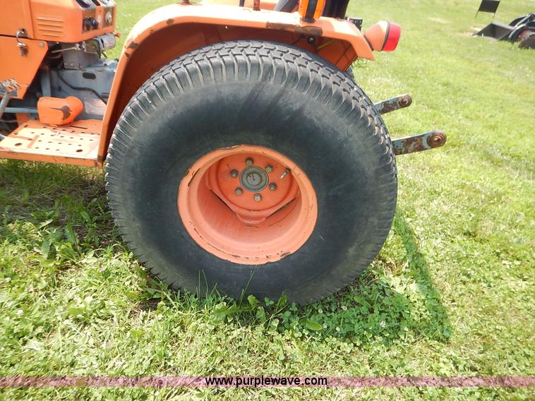 image for item J3811 1985 Kubota B8200 tractor