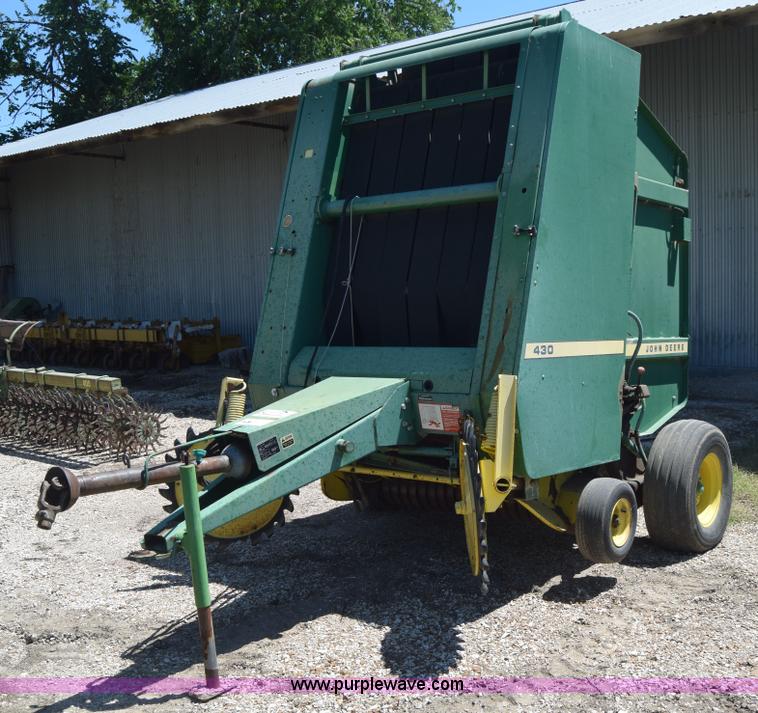 image for item J7975 John Deere 430 round baler
