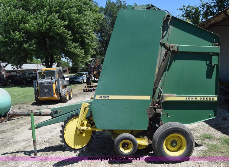 image for item J7975 John Deere 430 round baler