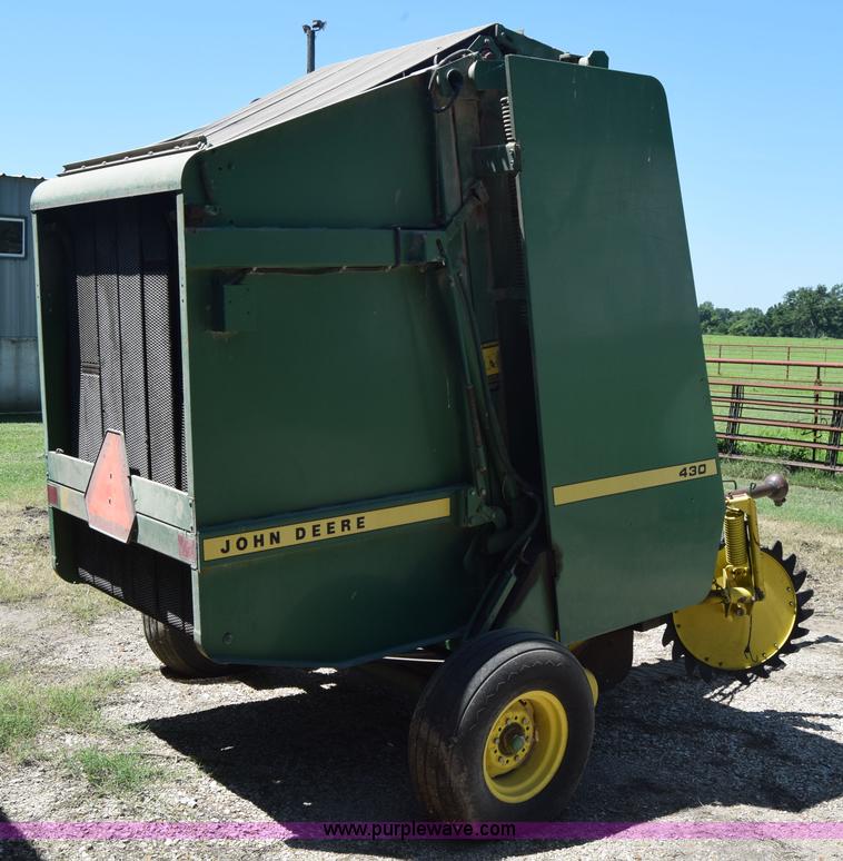 image for item J7975 John Deere 430 round baler