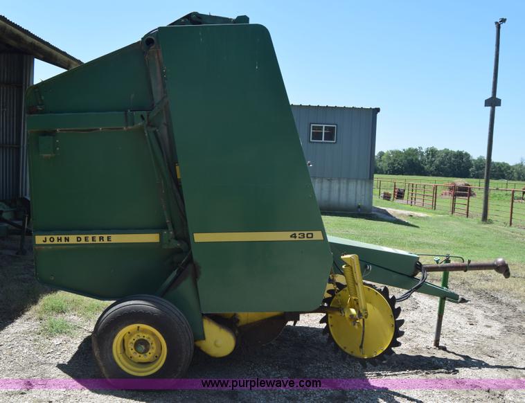 image for item J7975 John Deere 430 round baler