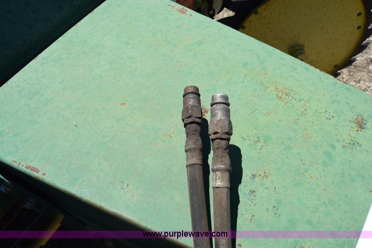 image for item J7975 John Deere 430 round baler