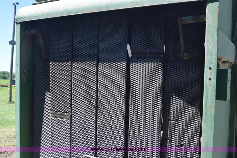 image for item J7975 John Deere 430 round baler