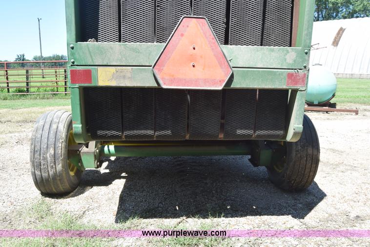 image for item J7975 John Deere 430 round baler